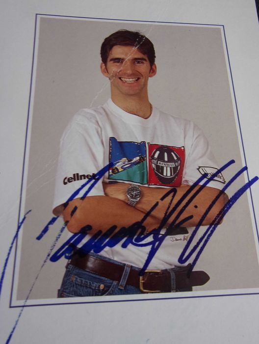 Автографи за колекционери и ценители. Спорт, музика, кино.