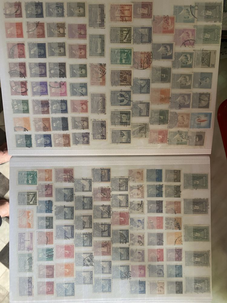 Clasor timbre vechi  anii 1900 .aproximativ 4000 buc.clasor60 pagini.
