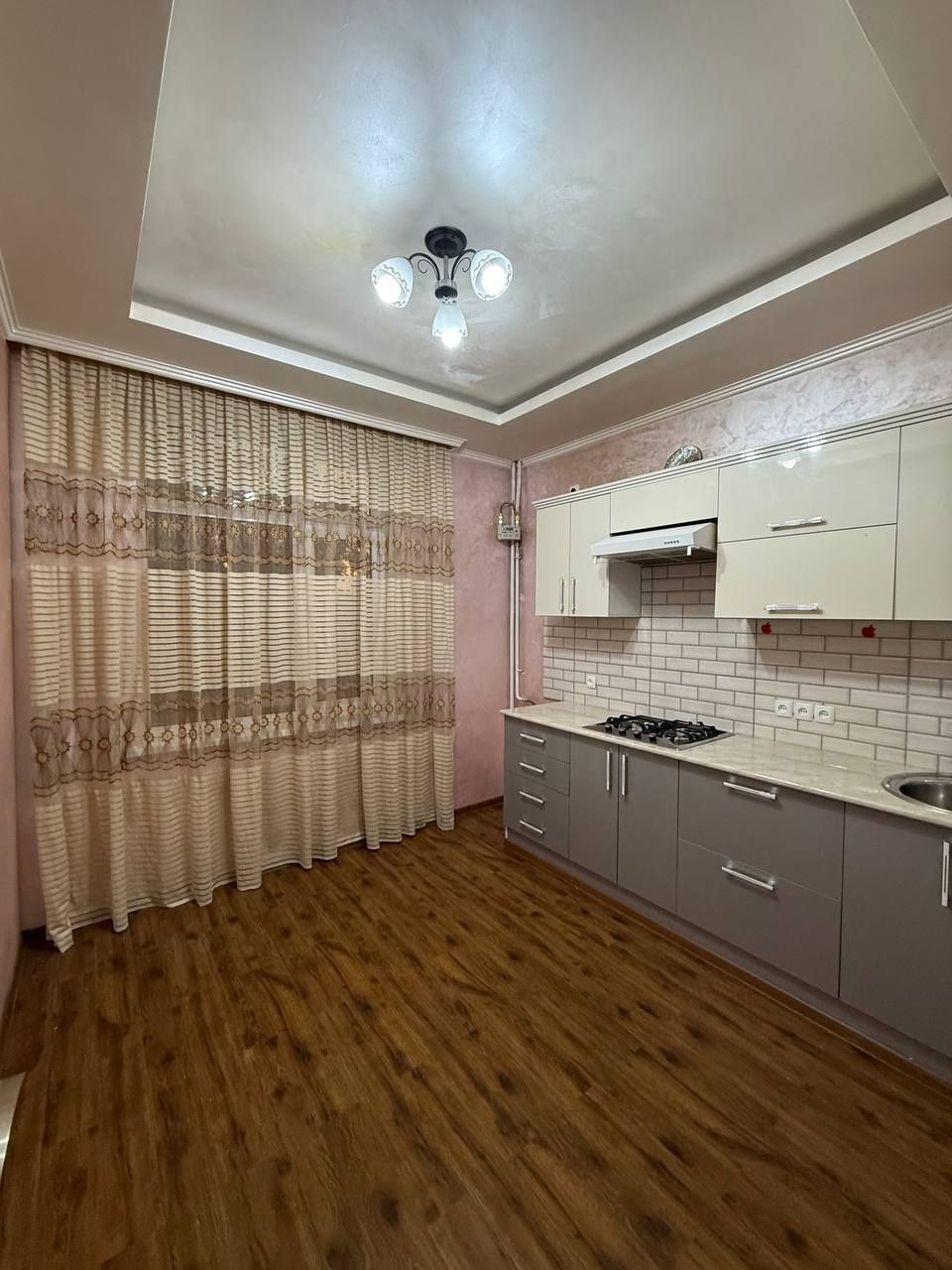 Срочно Продаётся 40м2 1х комнатная новостройка на 2-этаж Адрес Поворот