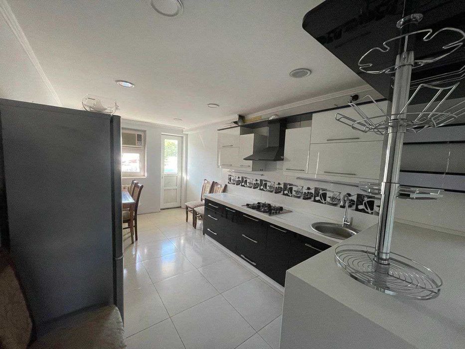 Дом ул.Ивлева 8-сот 2-этажа 7-комн 560 м² 4 с/у бассейн можно под офис