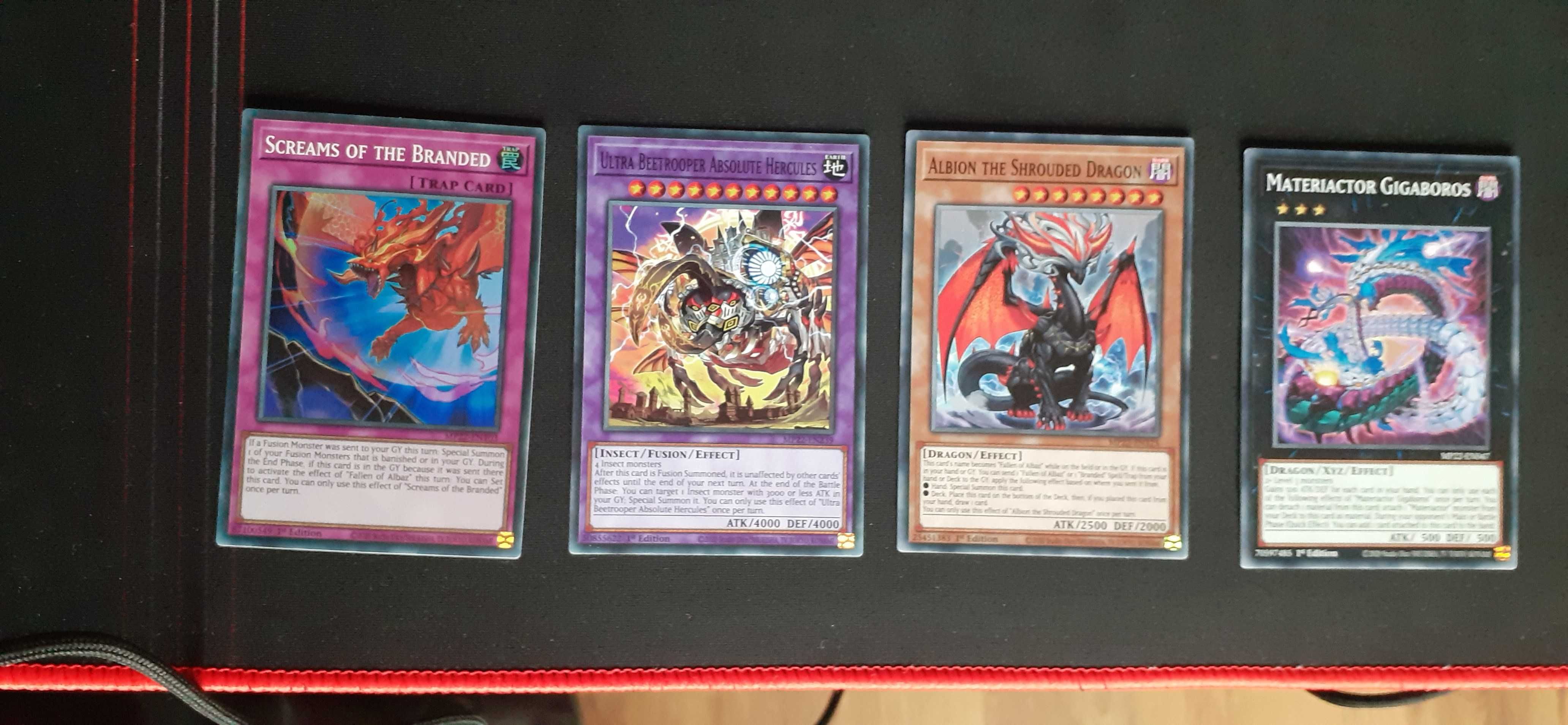 Продавам Yu GI Oh карти, тазота, стикери
