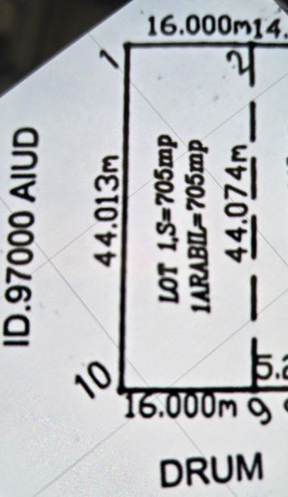 Teren  INTRAVILAN  ,705mp,16 m desch la strada,PANORAMIC