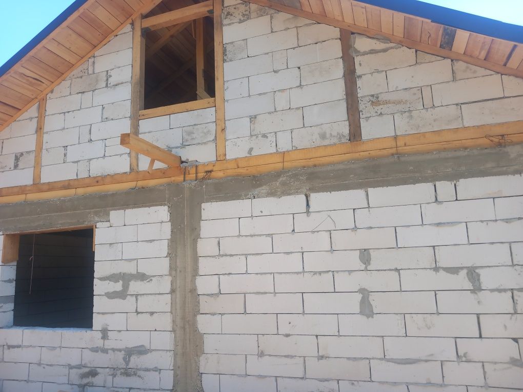Execut case la roșu sau la cheie