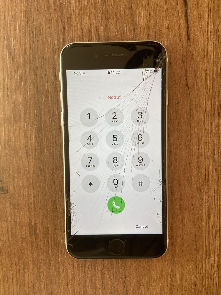 İphone SE 2020. Заключен към İcloud.
