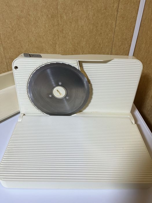 Продам хлеборезку