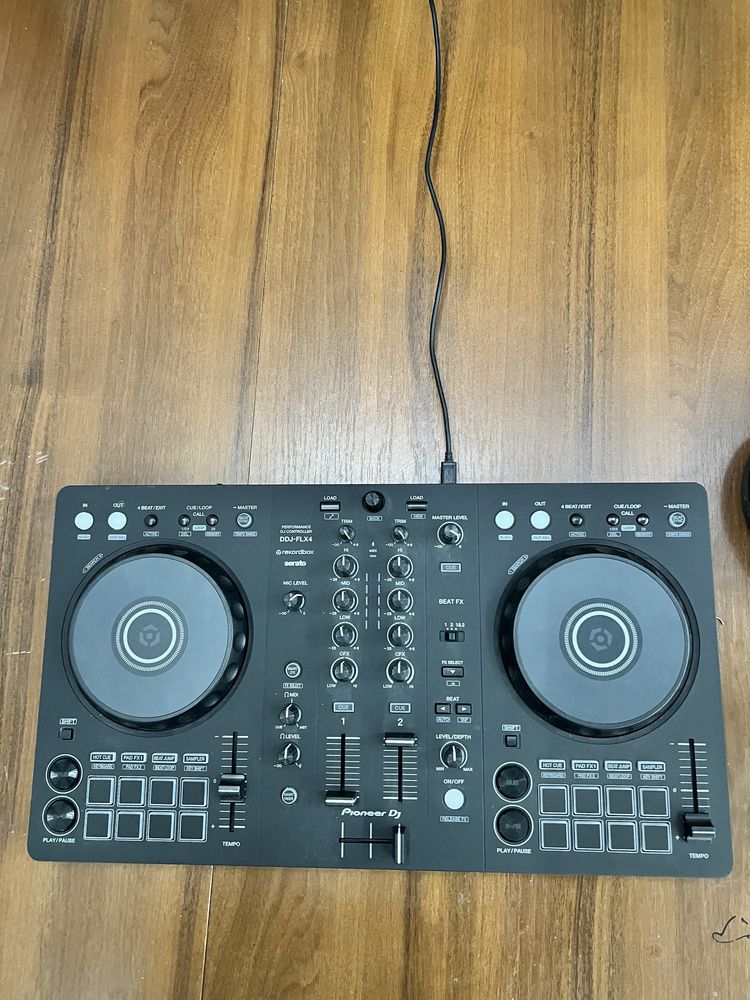 DJ контроллер Pioneer DJ DDJ-FLX4