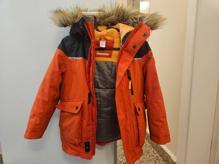 ДЕТСКО ЗИМНО ЯКЕ ТИП ПАРКА непромокаемо Decathlon 7-8 год.