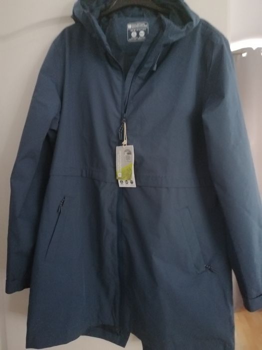 Jacheta vreme ploioasa, marimea 44 bleumarin noua cu  eticheta