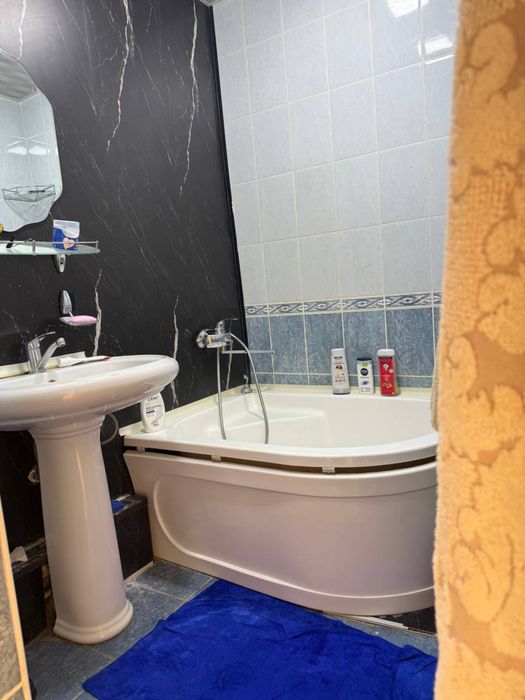 Госпитальный рынок 4 х комнатная 1000