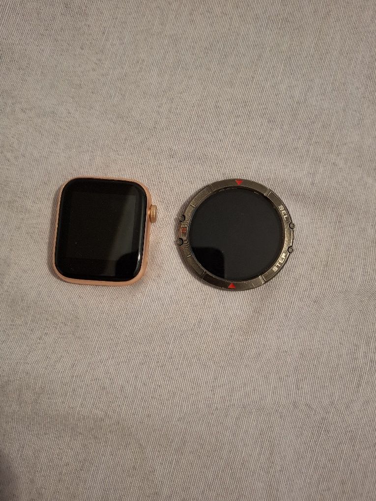 Display watch doua modele diferite