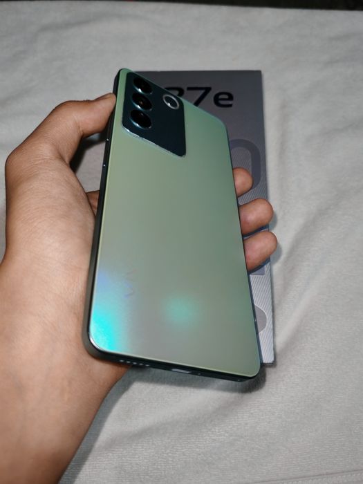Продаётся телефон vivo v27e 256гб  vivo v27e telefon sotiladi 256 gb
