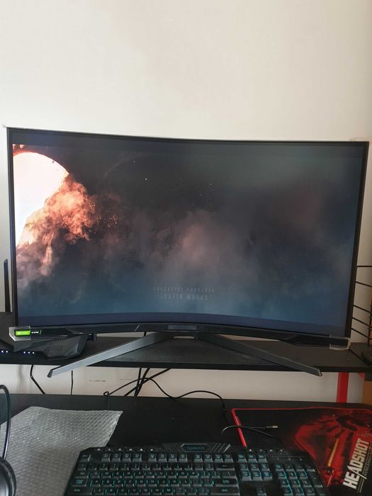 Samsung odyssey g7 32 240Hz като нов