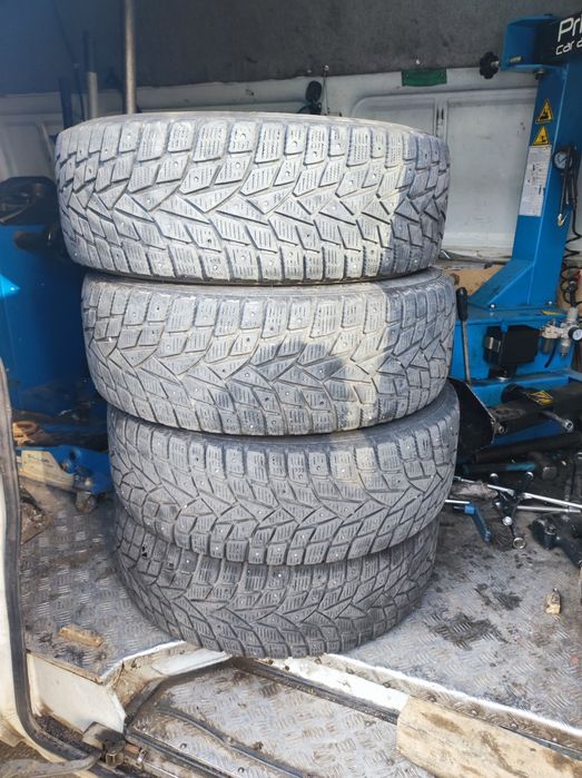 Шины 265/65/17 Dunlop зима продам