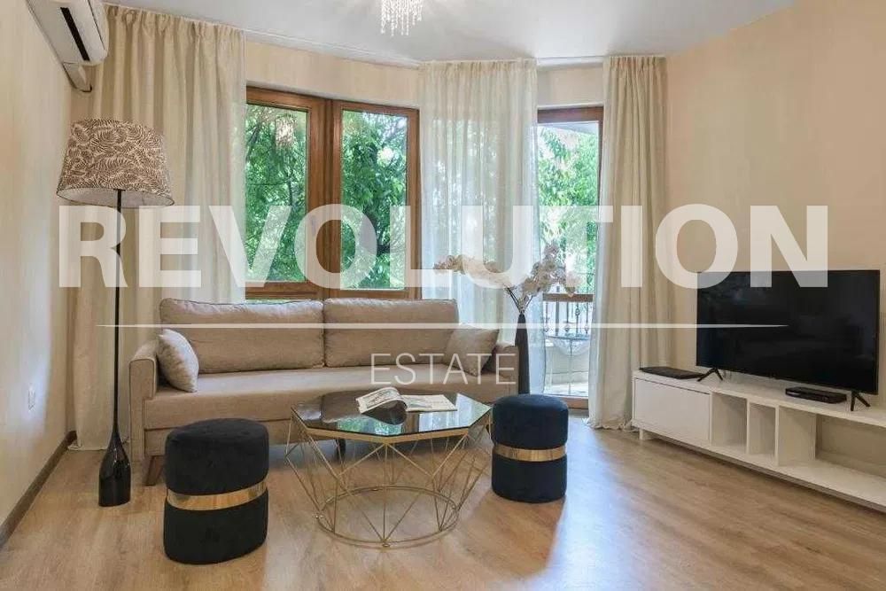 Дава се под наем Тристаен апартамент в Варна, Гръцка махала - 93 кв.м за 1050 € - Снимка #1