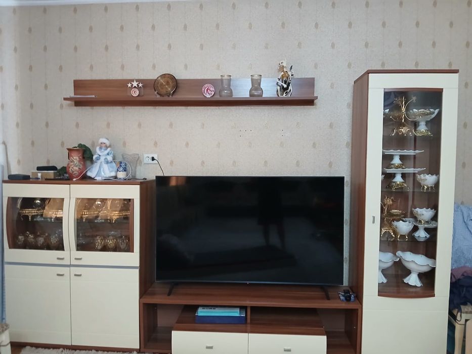 Гостиный сервант