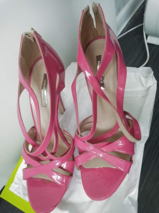 Стилни сандали