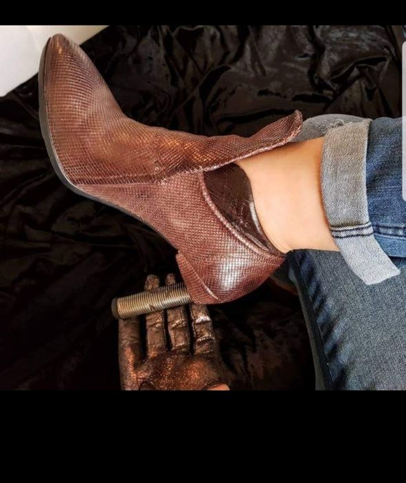 Botine/ghete din piele naturală  numărul 41,noi.