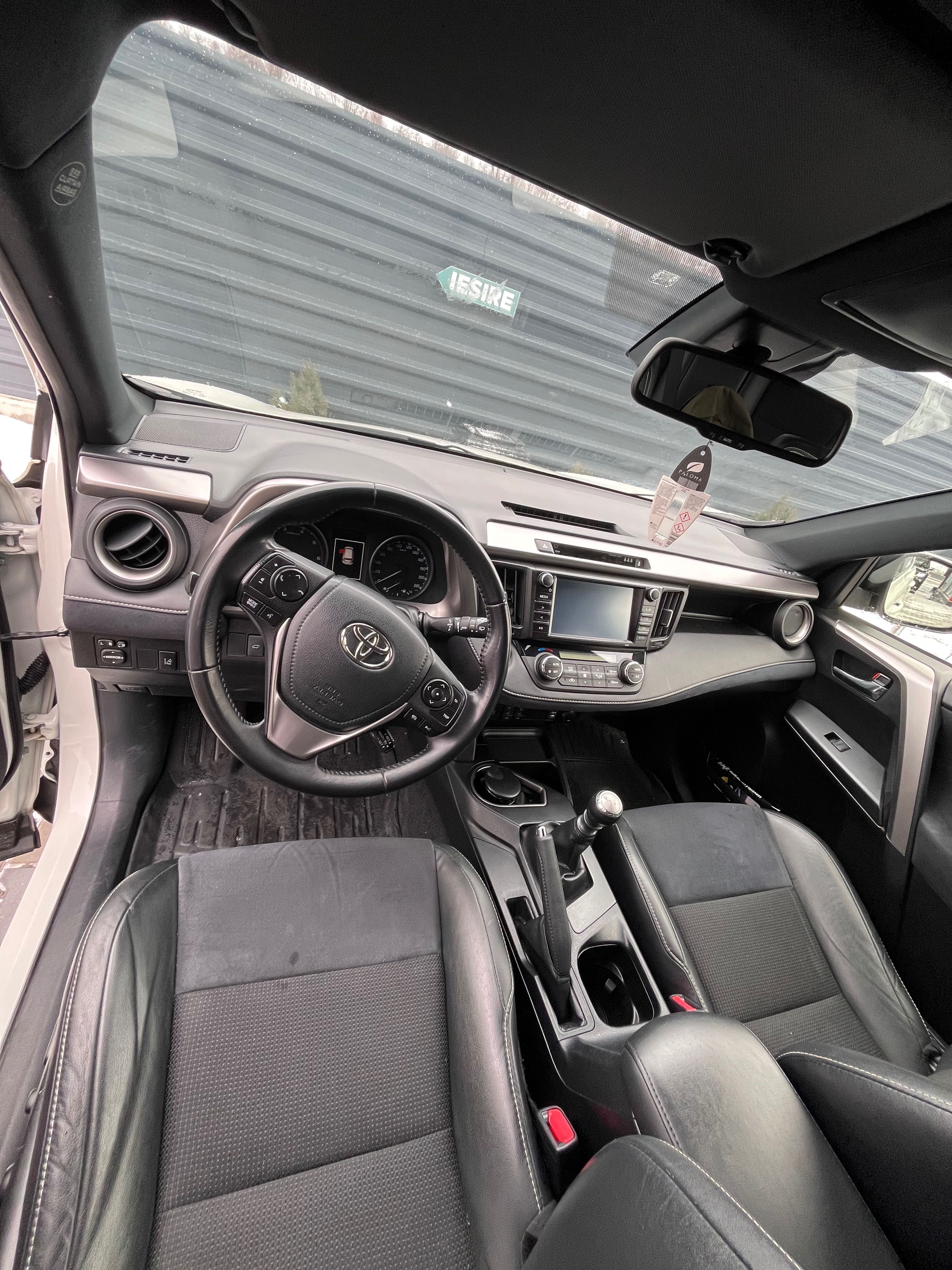 Vând Toyota Rav 4 model 2018