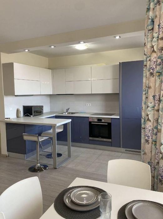 Дава се под наем Тристаен апартамент в Пловдив, Кършияка - 130 кв.м за 650 € - Снимка #2