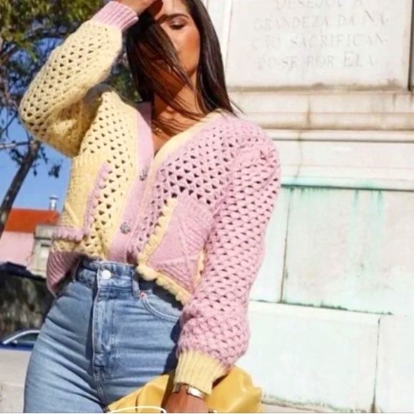 Двуцветна жилетка с копчета-бижута ZARA