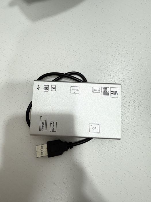 Cititor/copiator carduri + cabluri hdmi