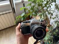 Лентов Canon AE-1 Program с обективи, светкавица, чанта и др.