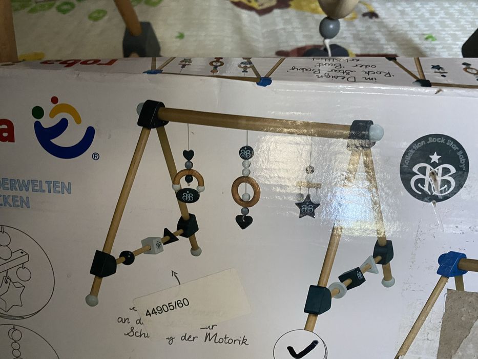 Trapez joaca bebelusi