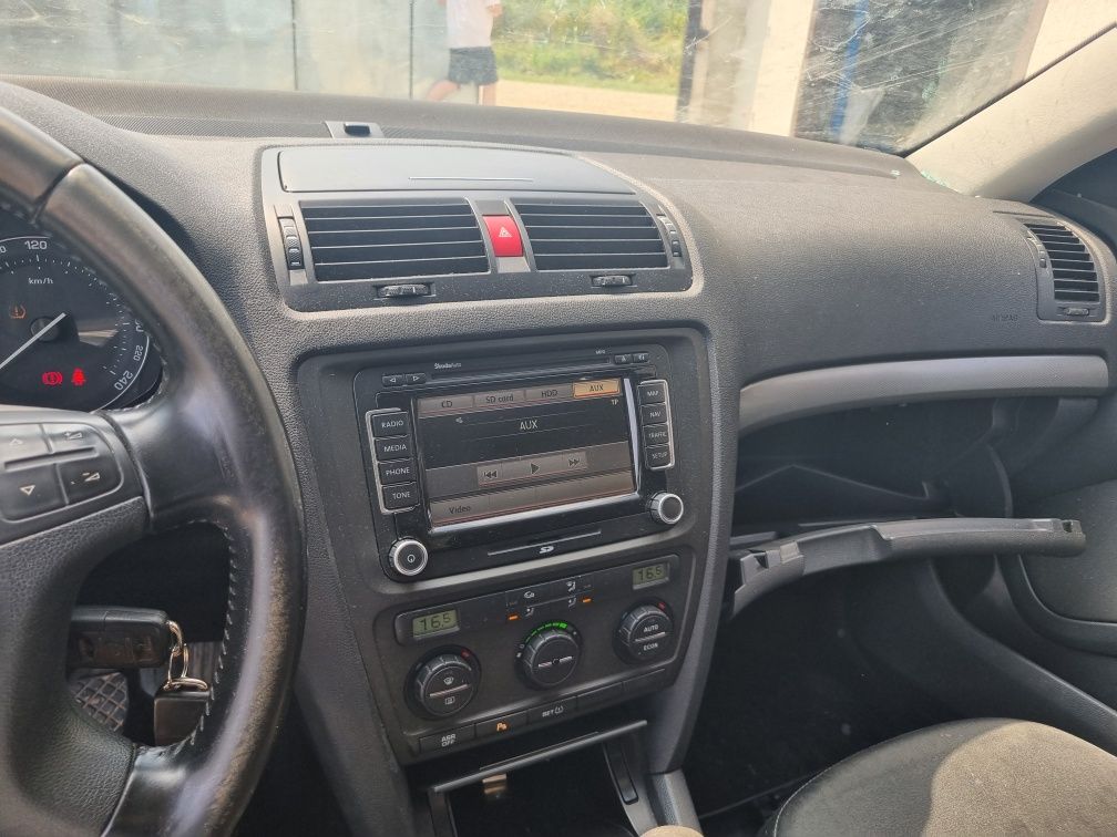 Dezmembrez dezmembrari skoda octavia 2 1.6 fsi blf xenon