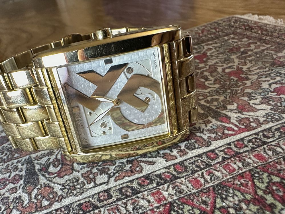 Срочно продам часы
