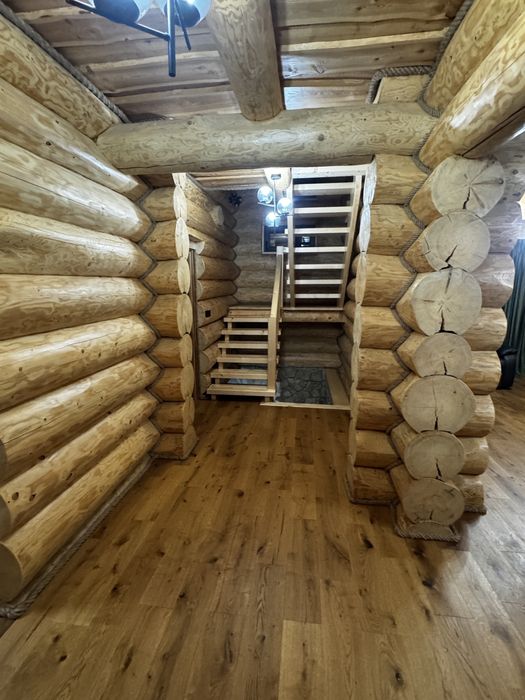 Casa cabana din bușteni