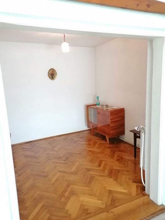 Casă de vânzare cu 1400 mp teren