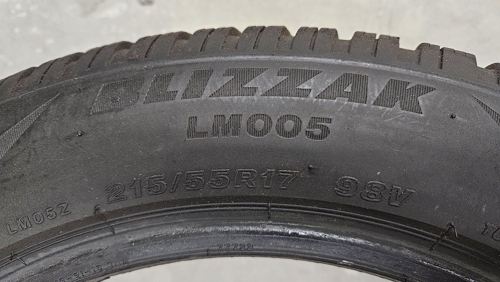 215/55/17 Bridgestone LM005 зимни