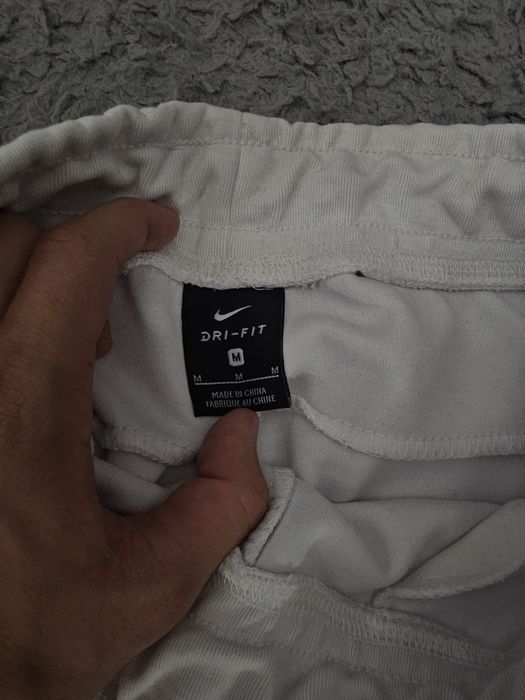 Pantaloni nike tech noi albi