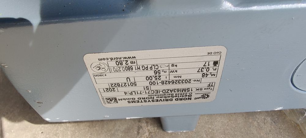 Motor electric trifazat cu reductor, 0.37kW, 56rpm, 380V