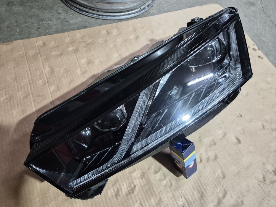 Ляв фар Шкода Октавия IV лед фар Skoda Octavia 4