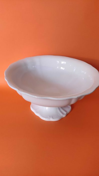 Порцеланова фруктиера със столче