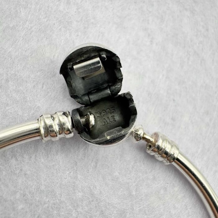 Гривна Пандора|Pandora