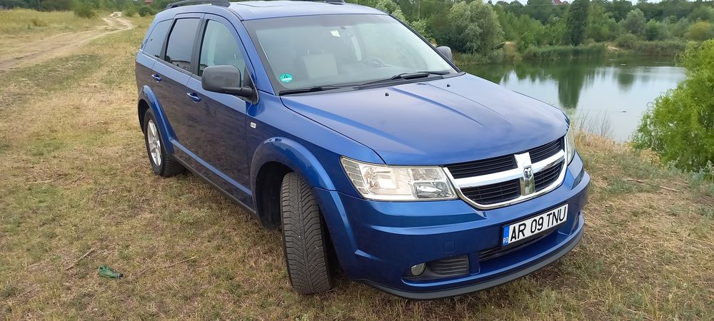 Vând Dodge Journei