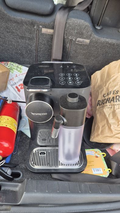 Кафемашина DeLonghi Nespresso Gran Lattissima EN 650.B