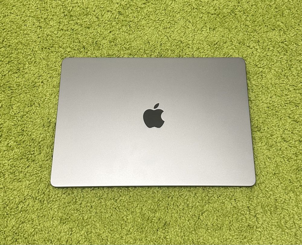 Продам Macbook Air 15 M2 (8 / 512 Гб) 2023г