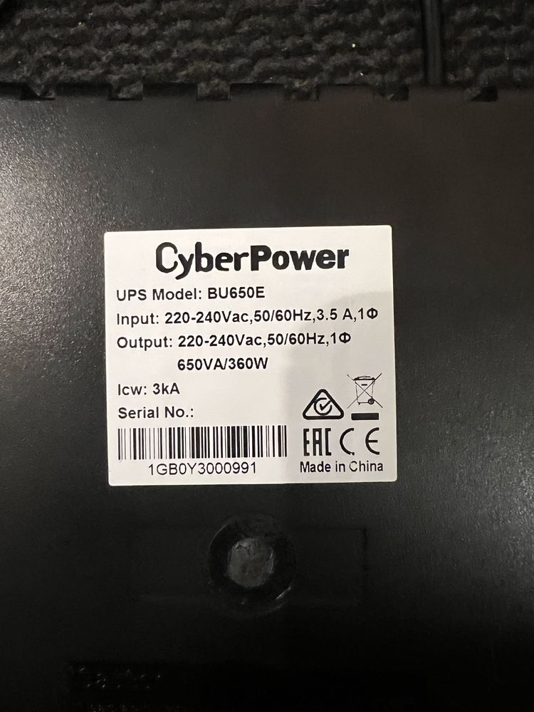 UPS CyberPower 650VA/360W baterie defecta