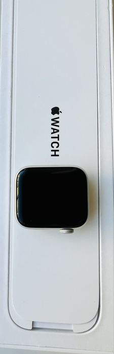 Apple Watch SE (2nd Gen) 40mm – Silver Aluminum