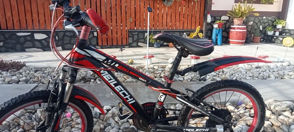 Vând bicicleta pentru copii de 7-13 ani