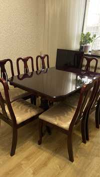 Дубовый стол со стульями
