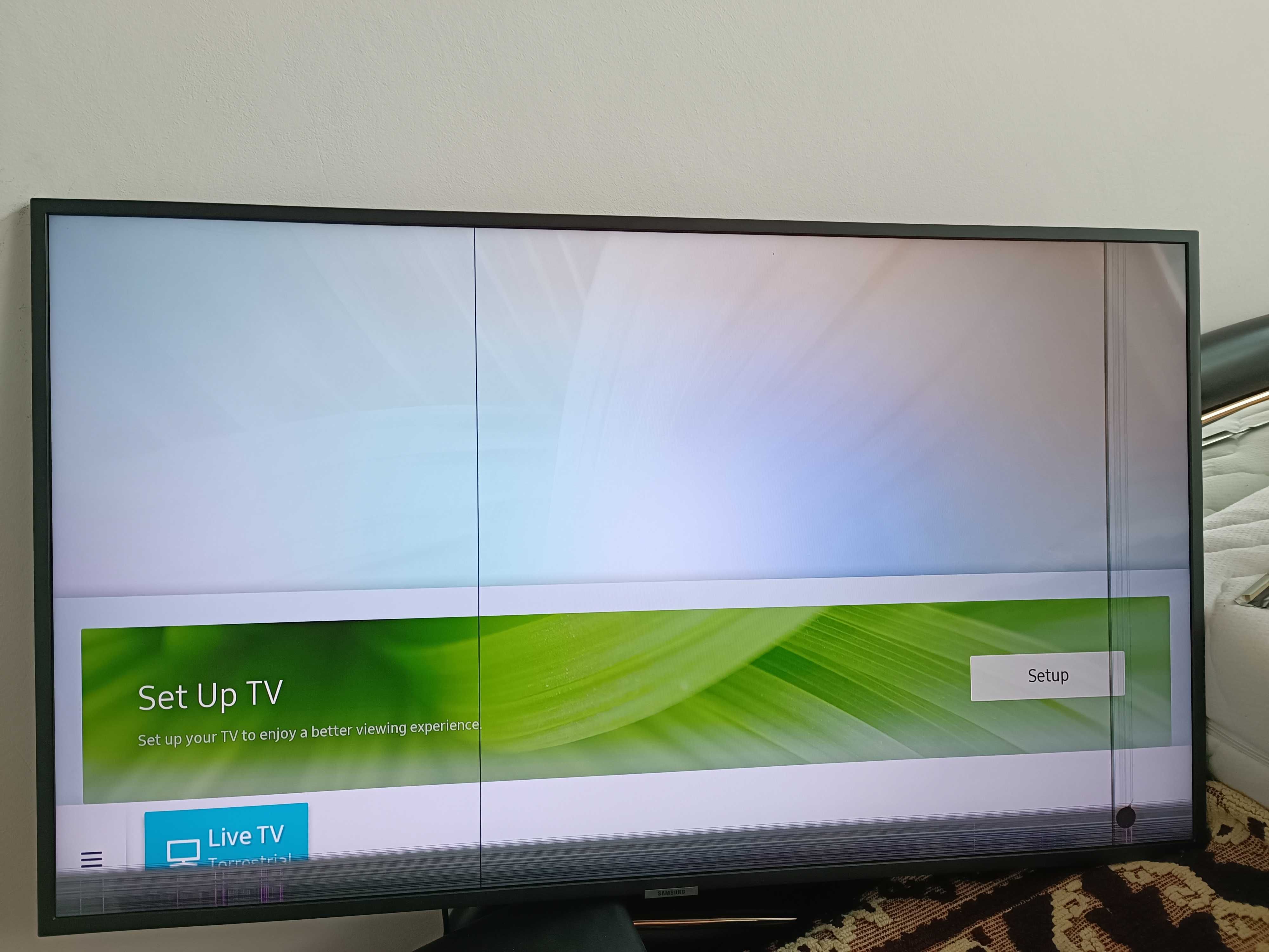 Vând Tv.Samsung UE43RU7102K pentru piese ecran lovit