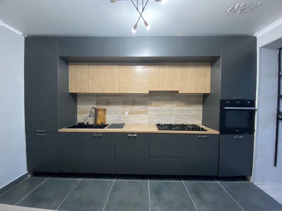 Продам кухонный гарнитур встроенный. Только раковина в комплект