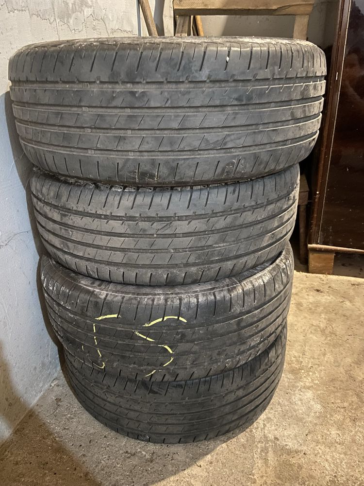 Vand 4 anvelope vara lassa driveways 215 55 R17 , 1200 lei