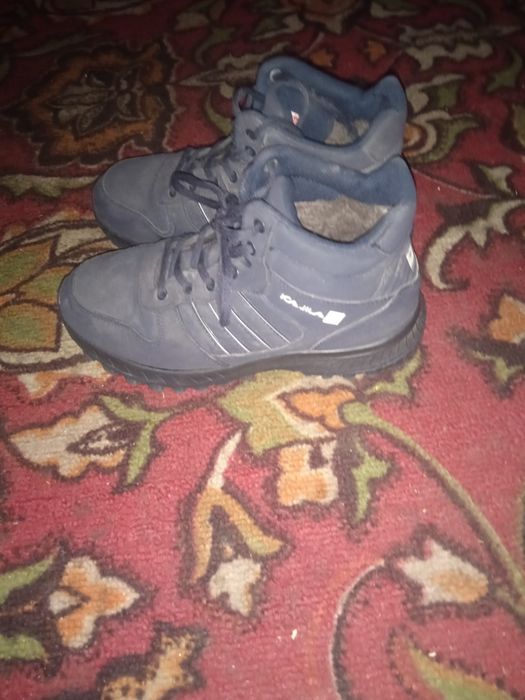 Продам кроссовки