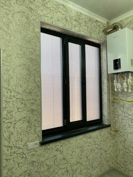 Жалюзи и москетные сетки в широком ассортименте.