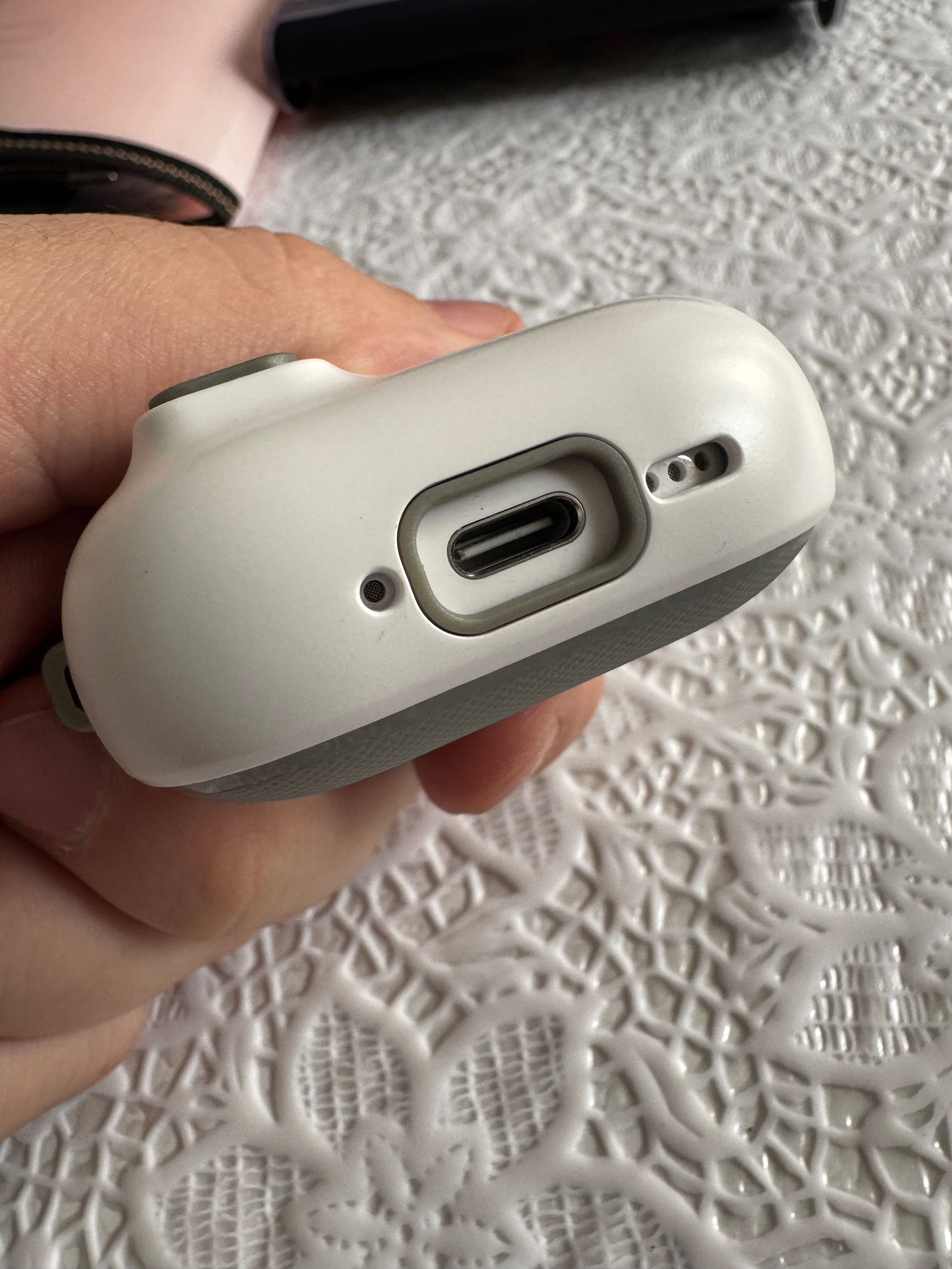 Калъф за AirPods 4